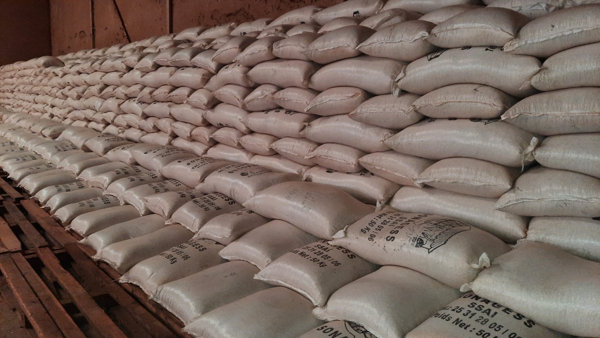 JusteMien's tweet photo. #BurkinaFaso
Le capital de la #SONAGESS va passer Ă un milliard de #FCFA au lieu de 200 millions de FCFA. L'objectif est de mieux rĂ©pondre aux enjeux dâaccĂšs des producteurs aux marchĂ©s et Ă la gestion de la #SĂ©curitĂ©Alimentaire. #Lwili https://t.co/4Y6W1ZtU6A