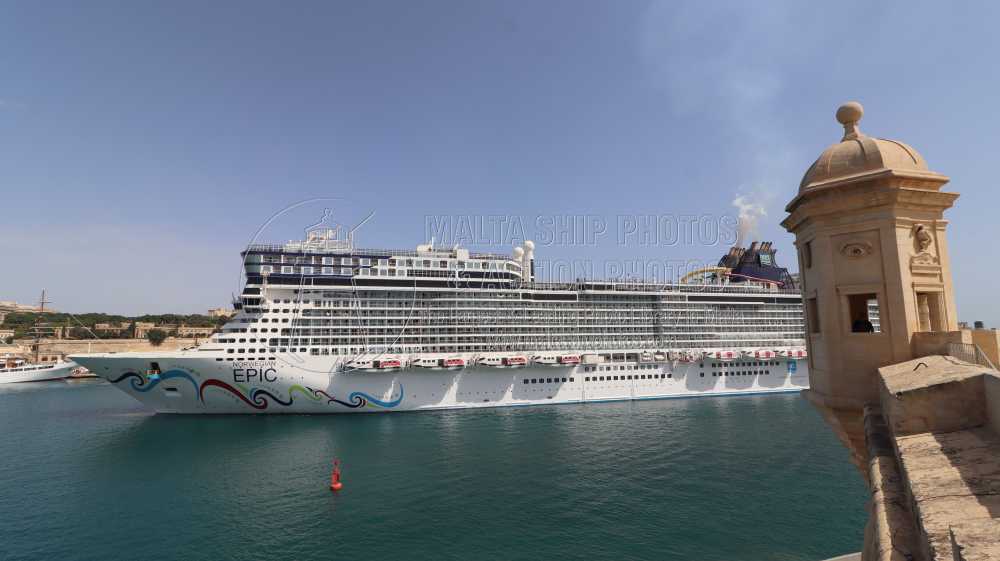 Shipguru's tweet photo. #NorwegianCruiseLine #cruiseliner #NORWEGIAN_EPIC #entering #grandharbourmalta - 24.06.2024 - https://t.co/nfgboxc3g3 - NO PHOTOS can be used or manipulated without our permission @SMSGroupMalta @CruiseLineFans @Valletta_Port @CruiseNorwegian @CruiselineTalk https://t.co/7K1cmWtYVO
