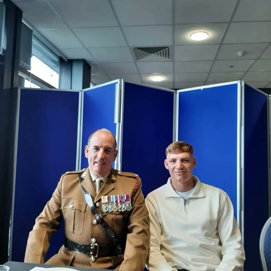 oldhamboxing's tweet photo. It was good to see the support for armed services day at Boundary Park for the Oldham Rugby League game #armedservicesday #oldhamrlfc #oafc #oldhamboxing https://t.co/wcaqElxoDd
