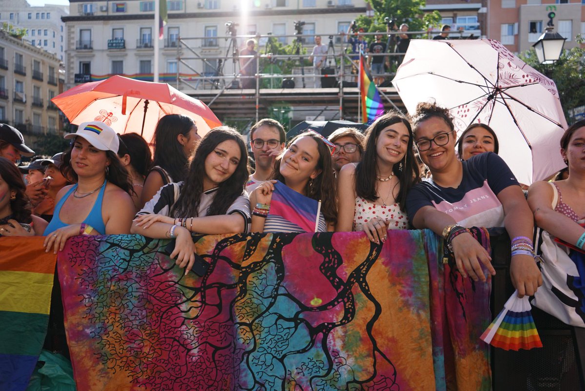 elfocoes's tweet image. ¡Vaya ambientazo en la Plaza Pedro Zerolo!✨

No queda nada para que comience el pregón del MADO 🏳️‍⚧️🏳️‍🌈

📝: @carmenabcdd_ &amp;amp; @claauufer
