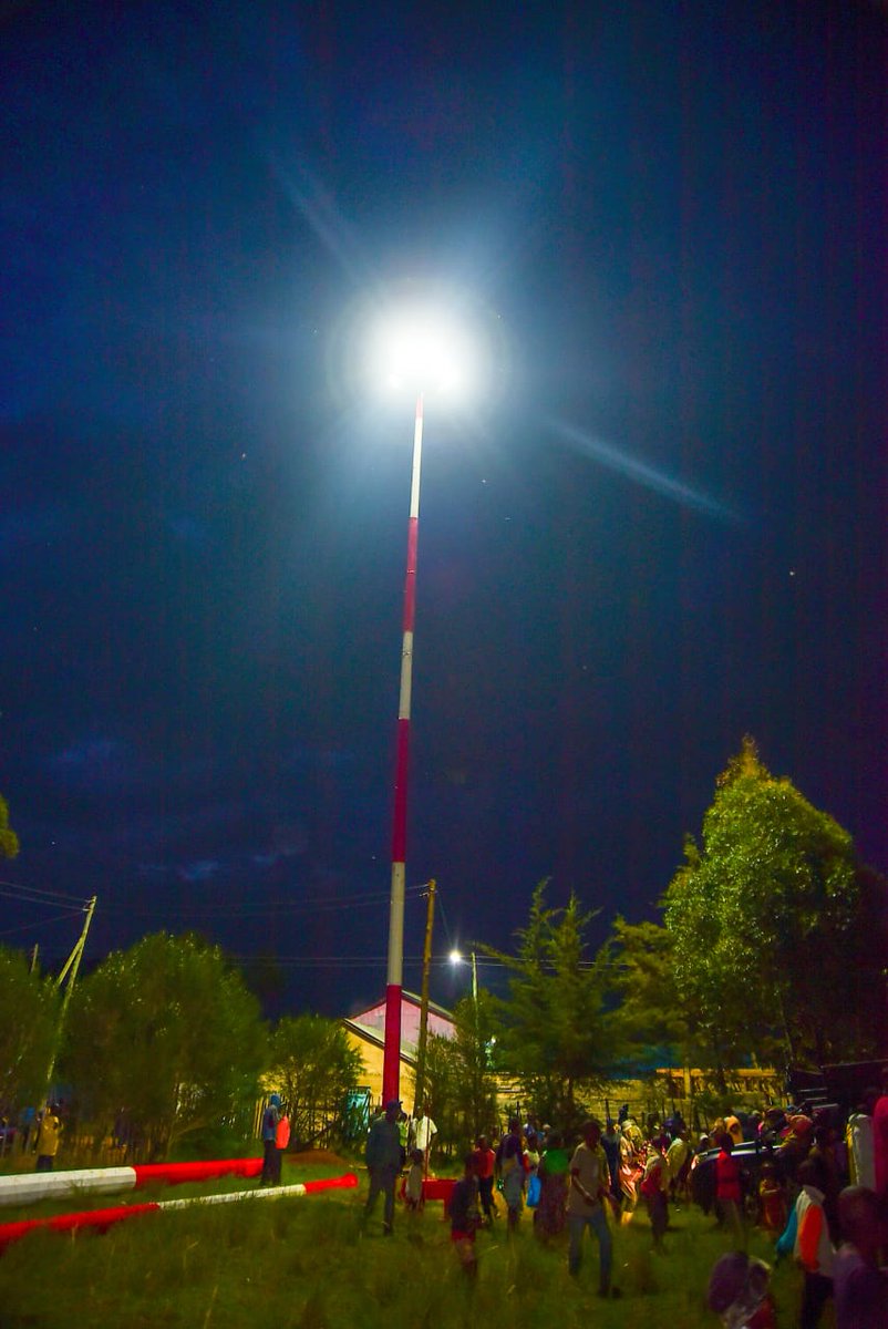 GovernorBii's tweet photo. As part of our comprehensive plan to promote a 24-hour economy and create a safe environment for our residents, we are going on with strategic installation of 60 high masts throughout our county. This evening, I officially commissioned a 30-meter high mast at Jasho in Ngeria Ward https://t.co/biQNgDPet4