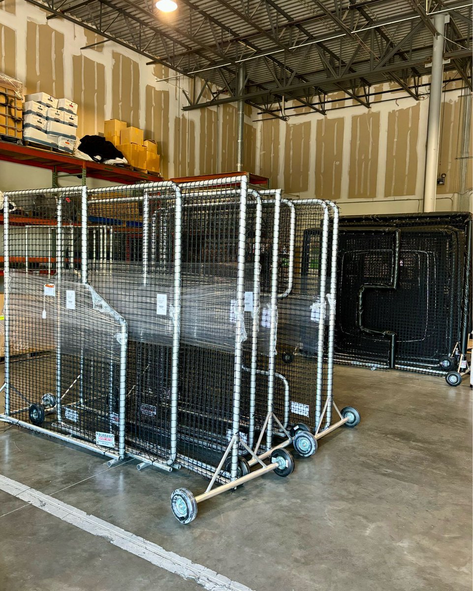 BurbankSportNet's tweet image. Frames for days!👏🔥

Deliveries will be waiting for lots of coaches after the holiday weekend!

#AnotherBurbankNet #MadeInTheUSA #SportsNetting #SportNets #BaseballSeason #SoftballSeason #FieldEquipment #BattingPractice #ProtectiveNetting #SportingGoods #FieldScreens #BullPen
