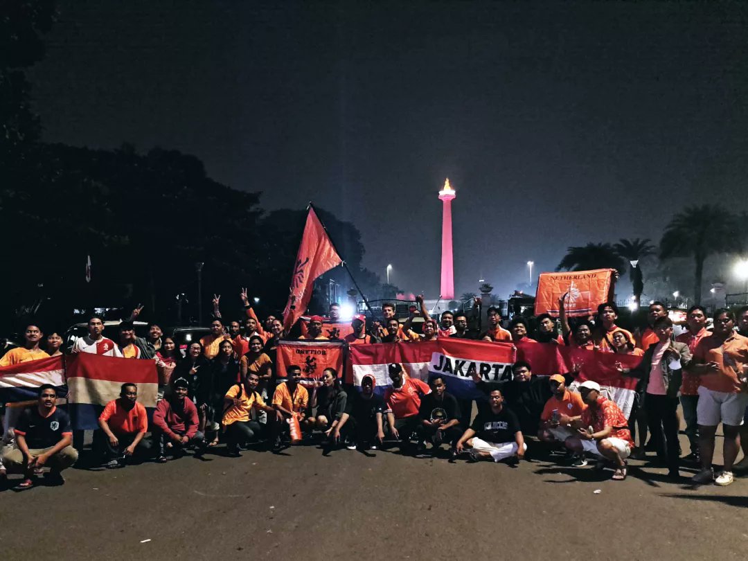 HollandersIndo's tweet photo. #HupHollandHup #OranjeBoven #KananKiri #dutch #dutchie  #FansBelanda #netherlands #Holland  #nontonbareng #nobar  #Belanda #kompeni #Oranje #kemang #Romania #voetbal https://t.co/IfsKBvh4Xu