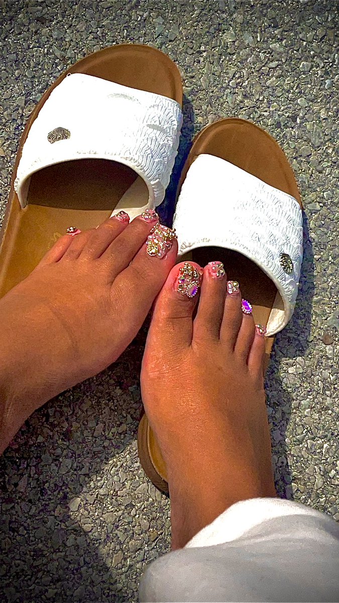 SheSellSoles's tweet photo. Obsessed 😍 #feet #foot #Toes https://t.co/gNwBiNqpU5