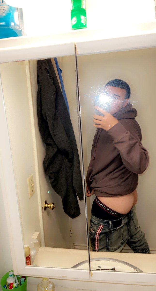 JPapi209's tweet photo. Who wanna feel on it? 🍑👅 Like &amp; RT😉 #retweet #ass #bi #booty https://t.co/oI92qTm9aC