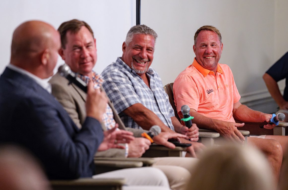 colecubelic's tweet image. Incredible crowd for the Ambush meeting at the Lake Martin Auburn Club last night! Always great spending time with these 3!!
📷= @atperryman