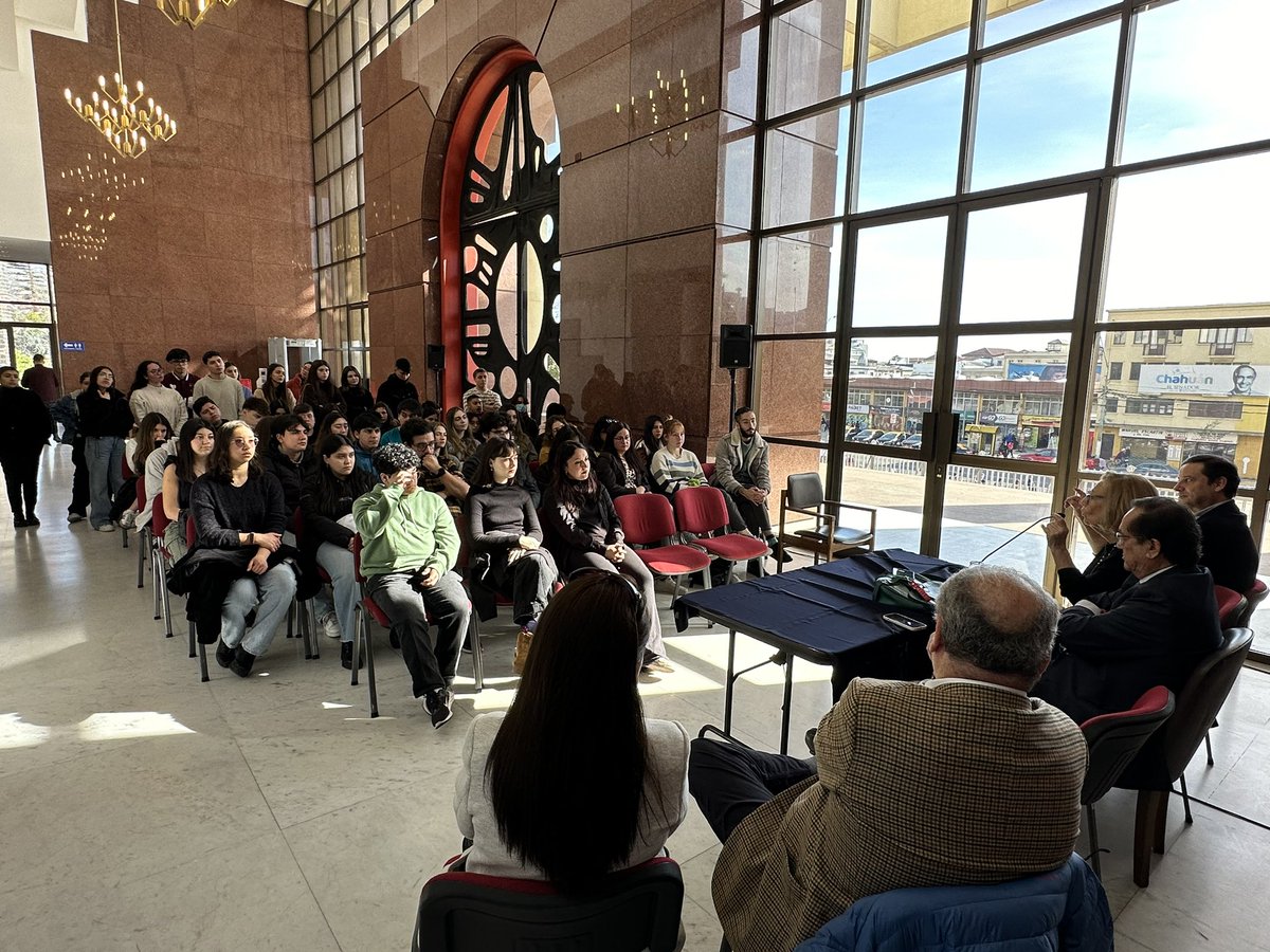 Feliz de recibir en la <a href="/Camara_cl/">Diputadas y Diputados de Chile</a> y poder compartir sobre nuestra labor legislativa y nuestro rol en la Comisión de Salud con jóvenes estudiantes de medicina de la <a href="/autonomadechile/">Universidad Autónoma de Chile</a>. Agradezco su interés y participación!!!