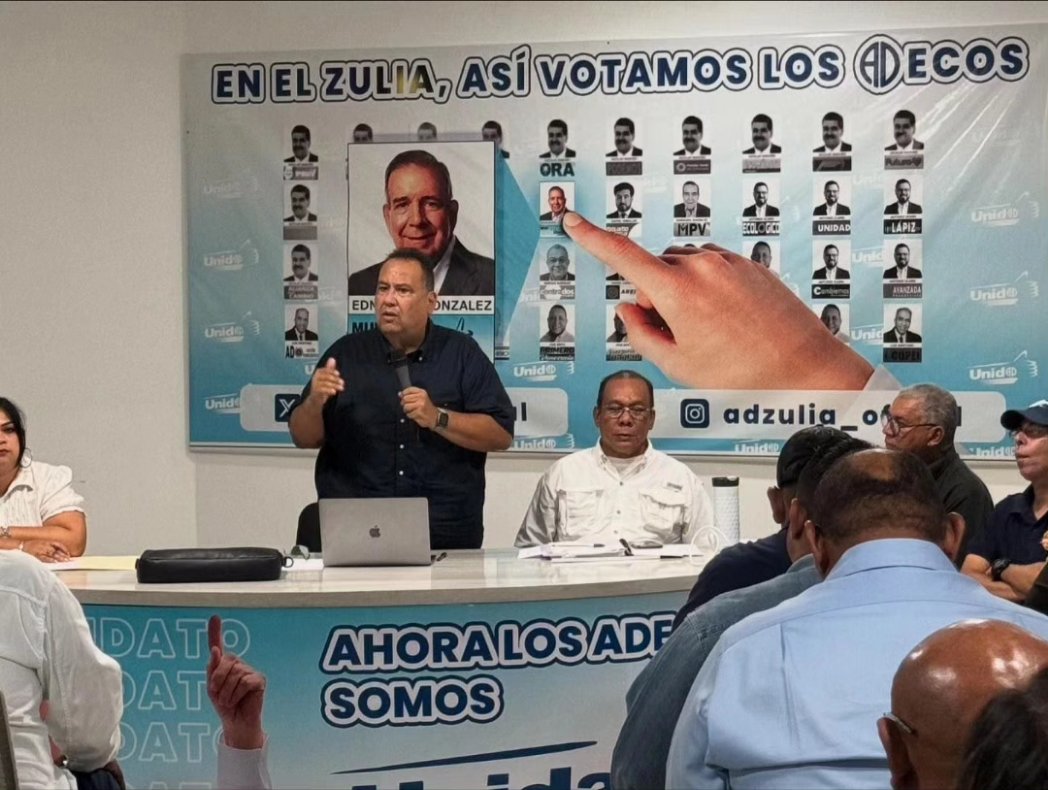 ADZulia_Oficial's tweet photo. Desde nuestra sede de AD junto a nuestro secretario de organización @luismatheusad reunido con miembros del Comité Ejecutivo Seccional y secretarios generales municipales estableciendo estrategias ante el inicio de campaña de nuestro candidato presidencial @EdmundoGU @PieroMaroun https://t.co/S0QMc98Gd7