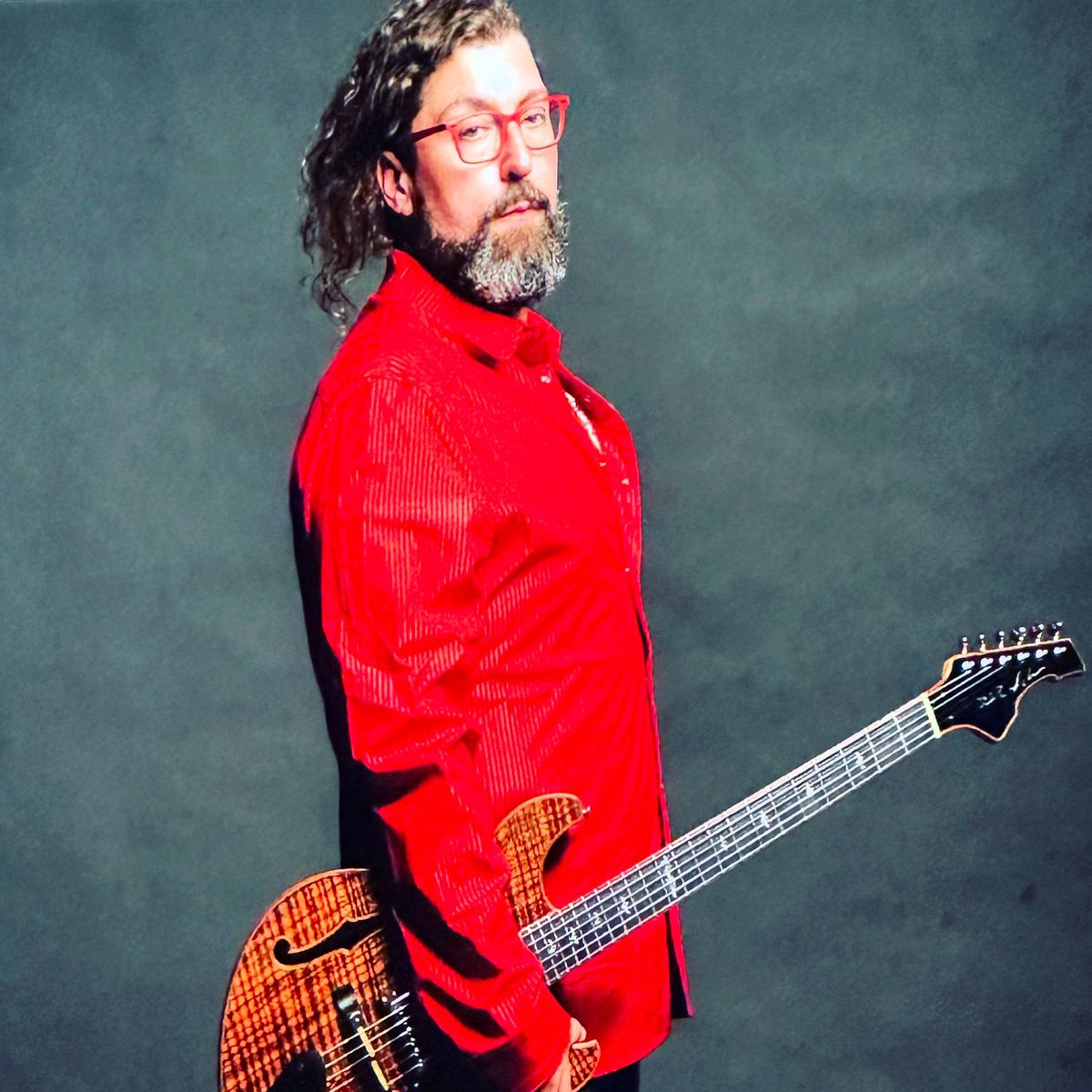 Grateful to say, I've made incredible strides in the past year by taking control of my life off stage and prioritizing my health. I've shed 75lbs and feel stronger and more energized than ever. Here's to a future filled with music, health, and happiness! Hope this inspires 🙏🏼!