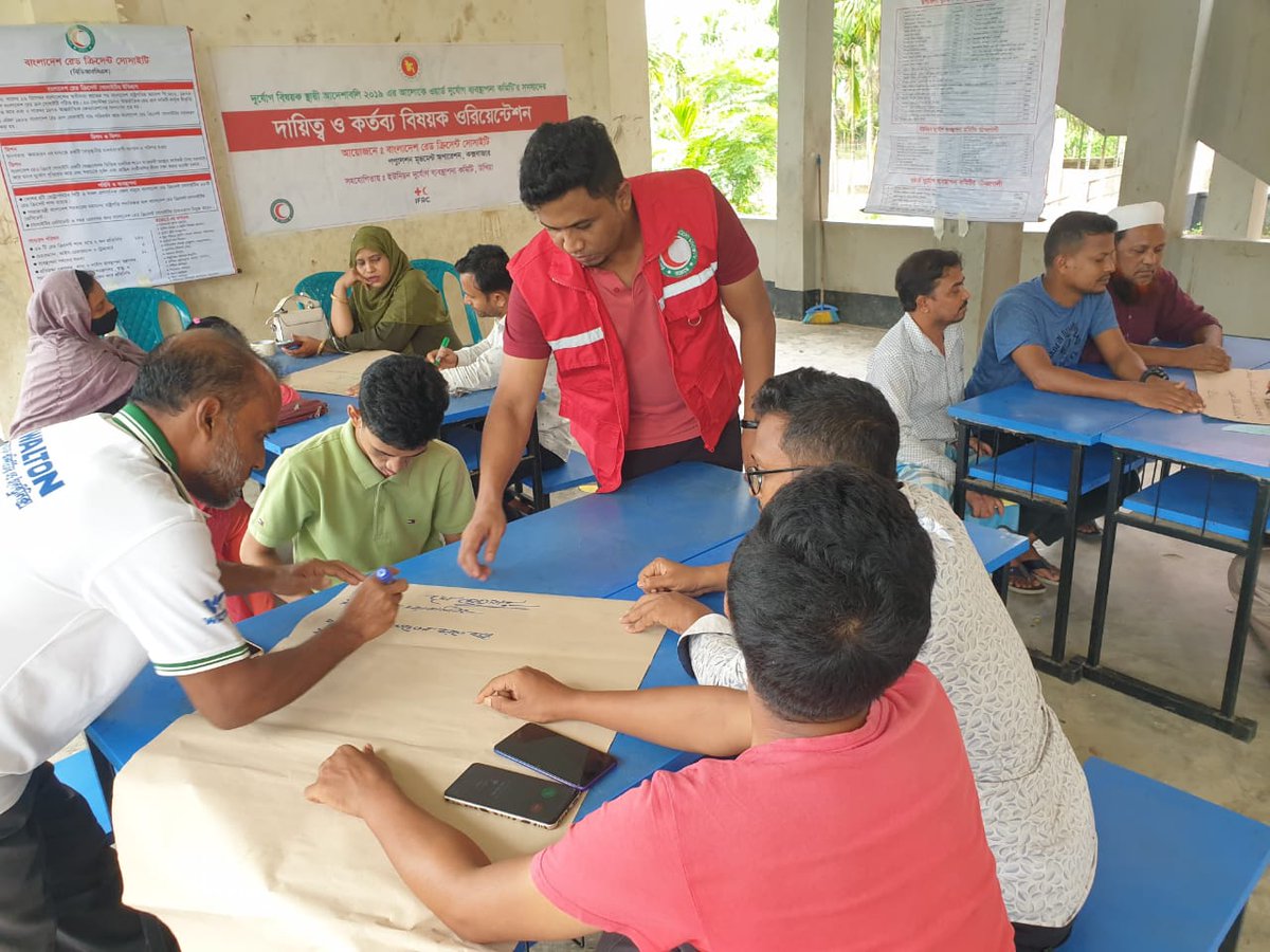 Azharul538's tweet photo. Continuous sensitization and motivation for #WDMC members, community first responders to plan and perform their responsibilities considering ongoing downpour in Ukhiya. 
#strengthening risk governance 
#monsoon preparedness

@BDRCS1 @ifrc https://t.co/v83HYPwhkE