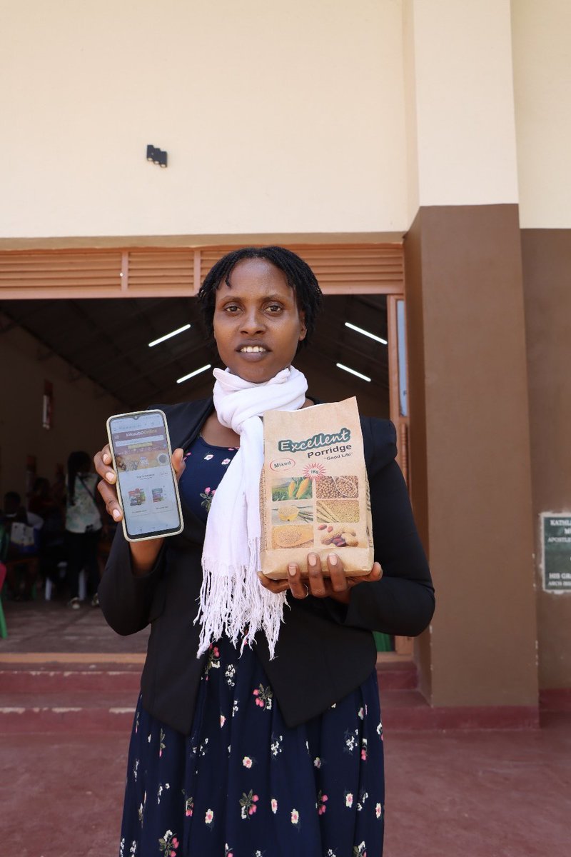 OYOH_IN's tweet photo. We would like to much appreciate @Soko_Uganda @Wowzi_Ug for educating the refugees in entrepreneurship on how they can work smart and conveniently use their smartphones for business and personal growth. This has been a very important learning point for our business men and women https://t.co/OUUInrPZJt