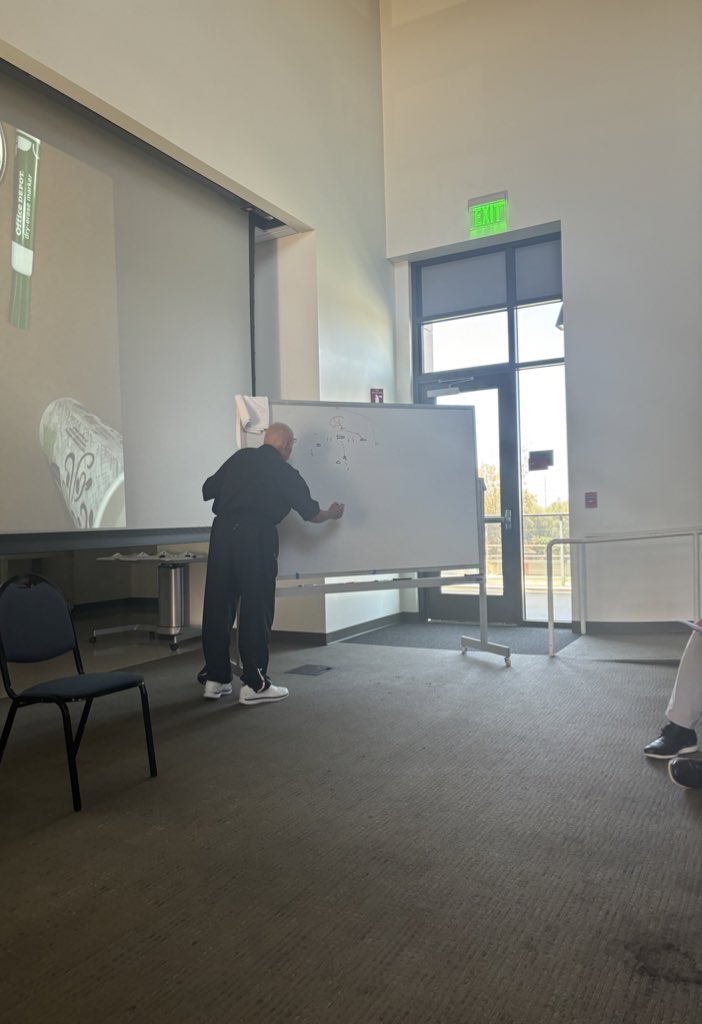 Coach Bill Williams (@b_williamsfcpga) on Twitter photo Was a phenomenal experience being able to clinic at <a href="/SWCJaguarFB/">Southwestern College Football</a>
Great staff and a great program! Was a phenomenal experience being able to clinic at <a href="/SWCJaguarFB/">Southwestern College Football</a>
Great staff and a great program!