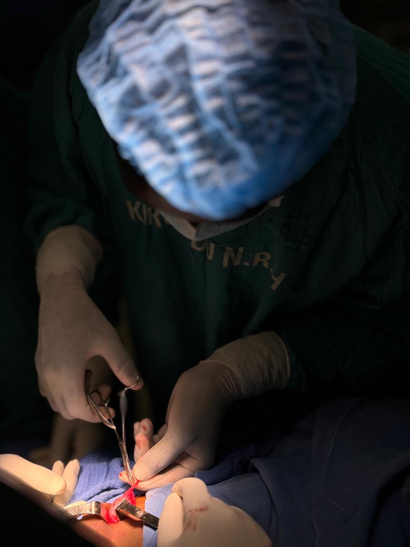 kirudduNRH's tweet photo. Our general Surgery team led by @LittleMsSurgeon ,  has been busy today with;
1. Open Nissan Fundoplication for a young man with GERD and Hiatus hernia.
2.Emergency Exploratory laparptomy for a young man who came in with penetrating abdominal trauma after being gored by a bull.
3.Herniotomy for a child born with an inguinal hernia. @MinofHealthUG @ainbyoo @Kabugocharles01