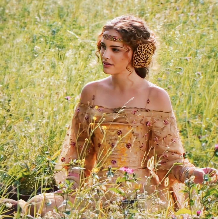 ᅠ ᅠ
ᅠ ᅠ“  ¿Disculpa? ¿Un  qué?  ”

ᅠ ᅠ────Desconocía de lo que hablaba.────

ᅠ ᅠ“  Realmente  no  se  que 
ᅠ ᅠson .  ¿Eres  uno  de  ellos?  ”

ᅠ ᅠ────Preguntó con curiosidad. Además de eso, también quería entablar una buena conversación con él.────