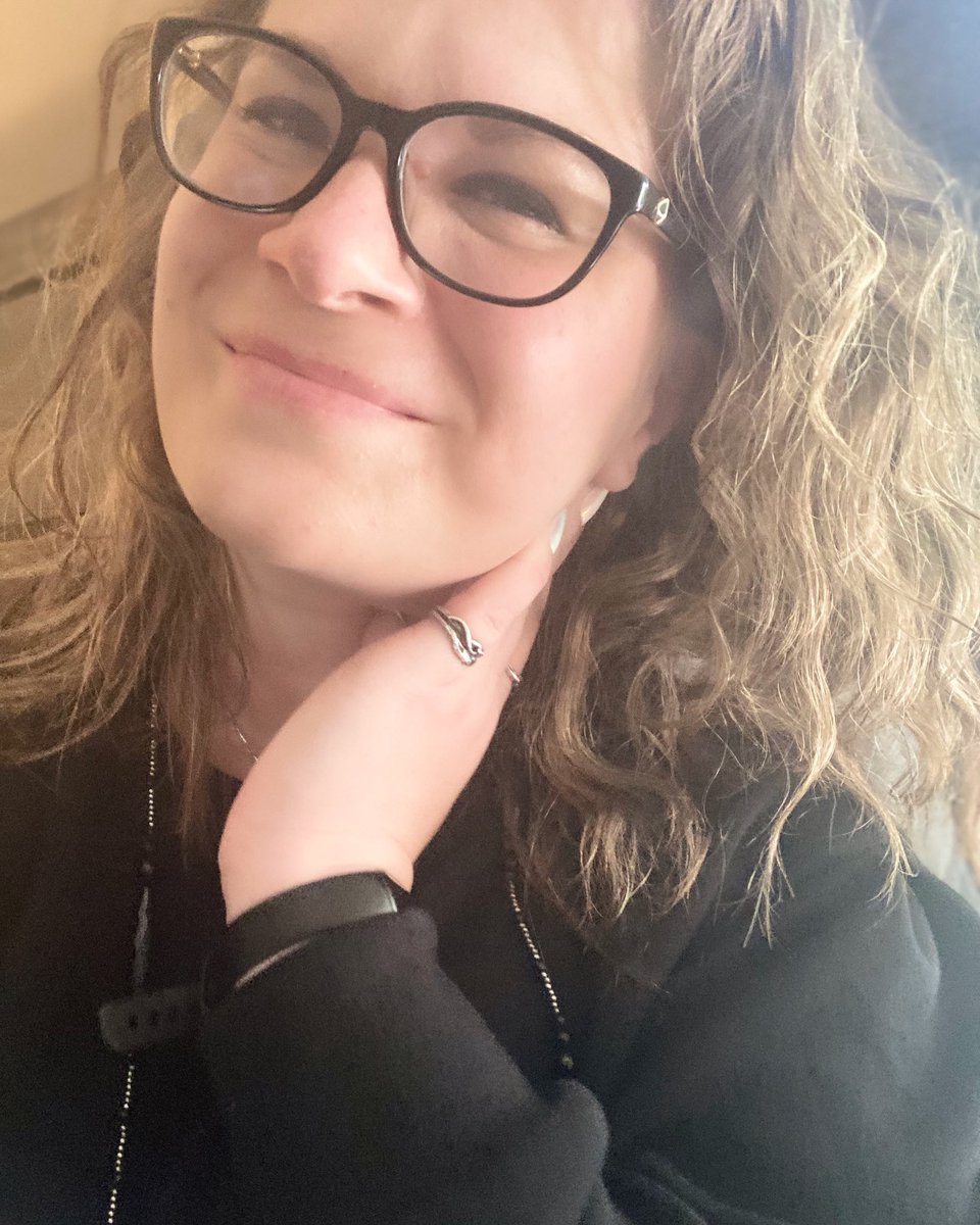 I went to hot yoga &amp; showered so now I feel confident enough to upload a cute selfie.

8 month sober skin: