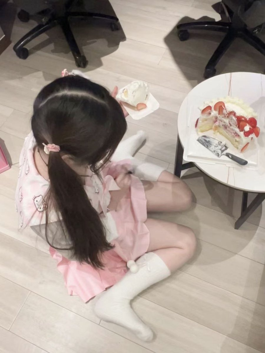 顶置 我是小妤 
坐标苏州 
🚪199 入门会陪你聊天
 放假或周末也接点线下爸爸活 
喜欢jk/lo/软妹服/chikawa 
女孩子直fo会回的 欢迎女孩子互fo互转！！！