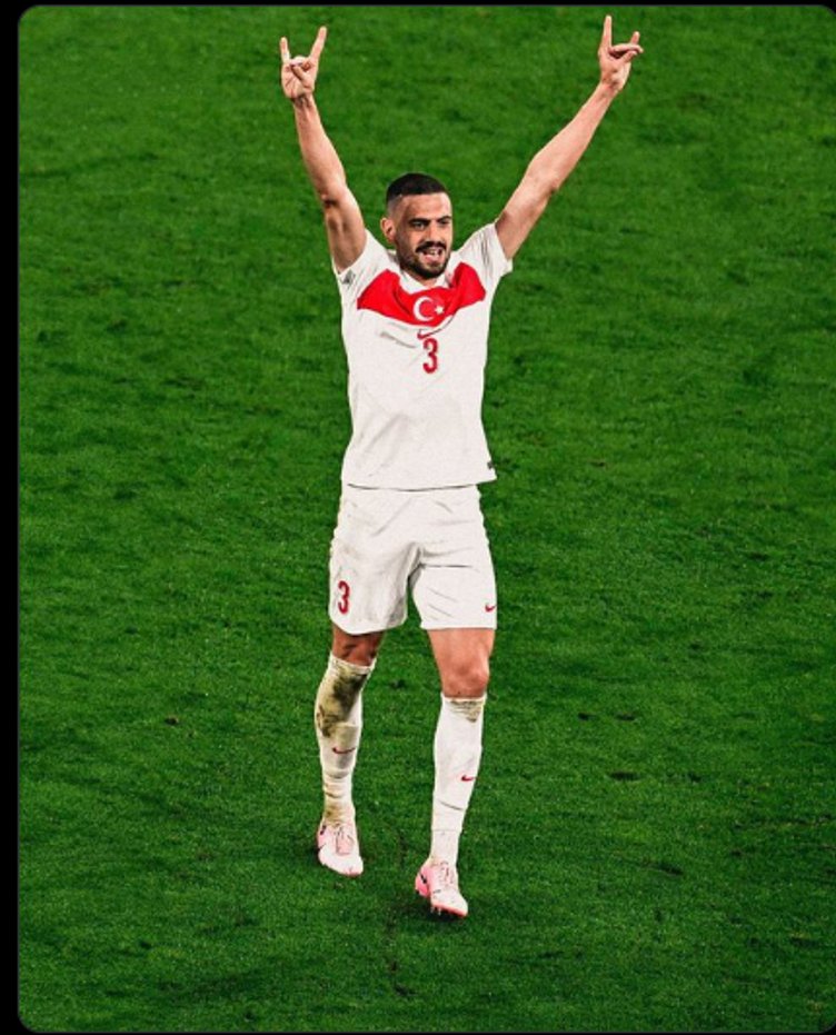 Bozkurt işareti, milletimizin en eski ve köklü sembollerinden biridir.Bunu kendi tekellerinde gören,ancak gerçekte kurucularından bugüne kadarki bir çok yöneticisi Atatürk Milliyetçiliği'nin yüzkarası olmuş bir siyasi partiye mal etmek milletimize yapılmış büyük bir haksızlıktır.