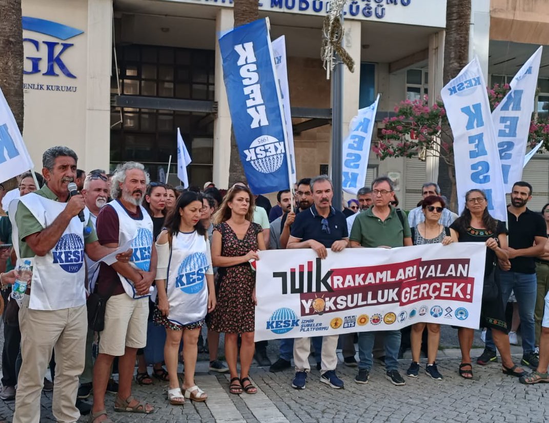 KESK İzmir Şubeler Platformu’nun TÜİK’in açıkladığı enflasyon rakamlarını protesto etmek için “TÜİK Rakamları Yalan, Yoksulluk Gerçek” şiarıyla gerçekleştirdiği basın açıklamasındaydık.

Sermayeye Değil Emekçiye Bütçe!