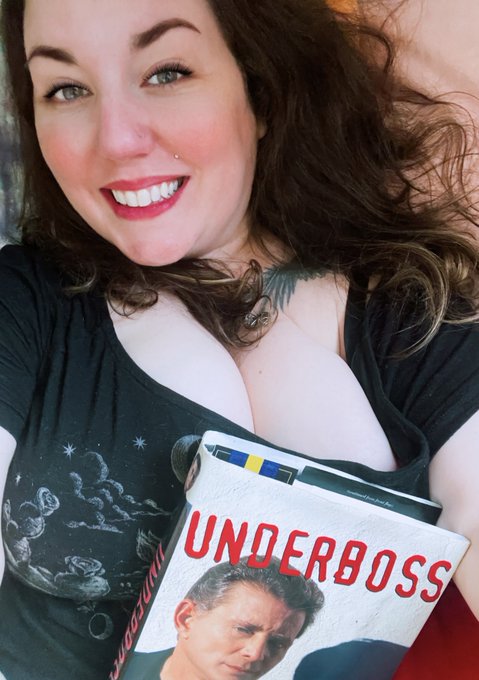 There's a contest today! I'd be so thankful if you would vote for me 💋 The theme is "happy place" and<a href="/tag/mvcontest"class="tags"><span>#mvcontest</span></a>