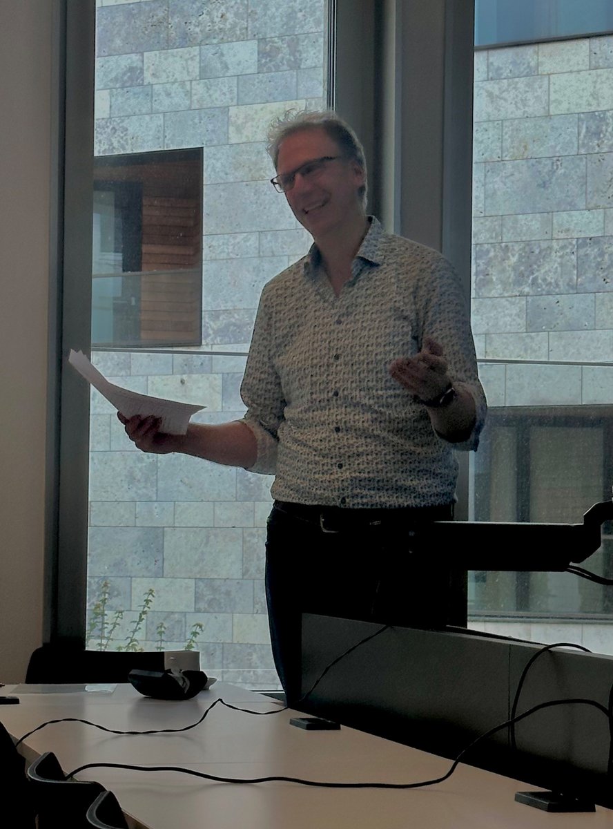 OpenScienceFFM's tweet image. We are super proud to award Kai Nehler and Luca Schnatz @jlschnatz the Open Science Fellowship! Their outstanding contributions help make open science more accessible and pave the way for future projects. Special thanks to everyone who made this day possible!