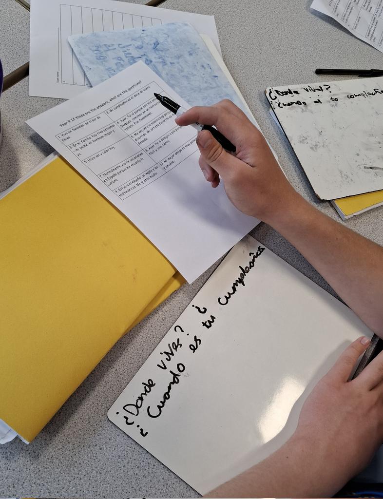 pentrelanguages's tweet image. Today, Year 9 Spanish pupils took part in GCSE oracy carousel activities with Saheb, Mr Jones and Miss James. They completed role plays, general questions and revised how to form questions #español #gcsespanish