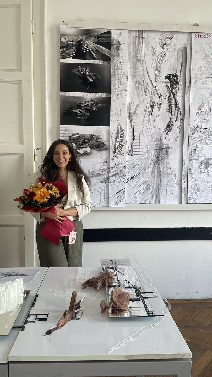 Ova lažna studentkinja je diplomirala. Ko želi neka čestita! 

❤️📐