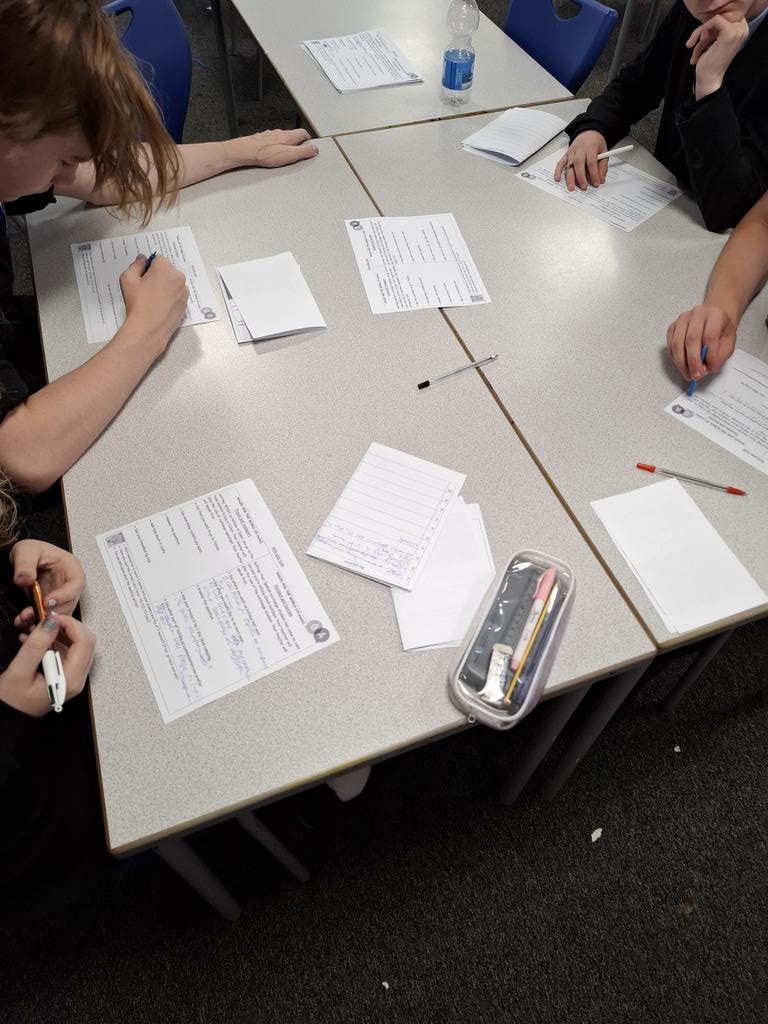 pentrelanguages's tweet image. Year 10 pupils also took part in a Spanish oracy carousel, completing a role play, photocard and forming questions task. ¡Muchísimas gracias, Saheb! #español #gcsespanish #pastpupil #alumni