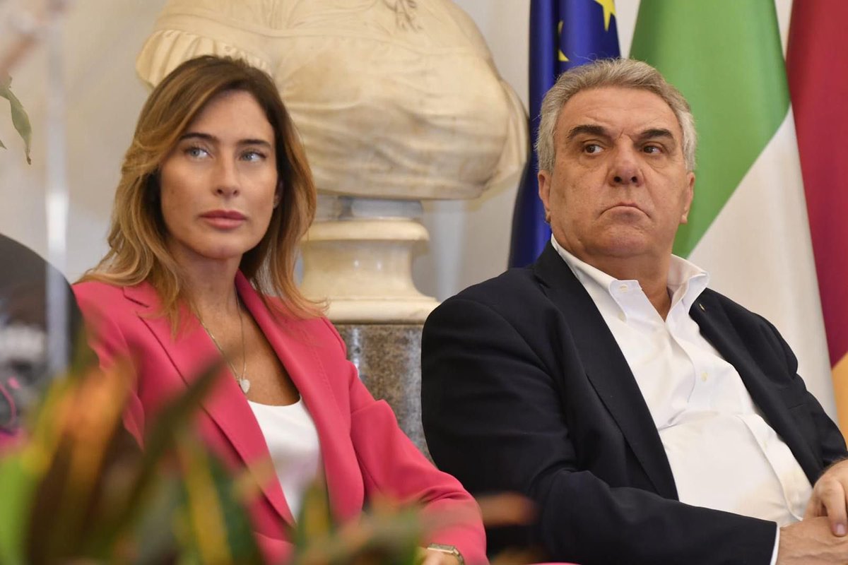 meb's tweet photo. In Campidoglio all’incontro organizzato dalla CISL a confronto anche con il sindaco Gualtieri sulle prossime tappe in vista del Giubileo.
La città deve arrivare preparata ad accogliere milioni di pellegrini limitando i disagi per i cittadini.
È una sfida che Roma non può perdere. https://t.co/gLKKwHYx0O