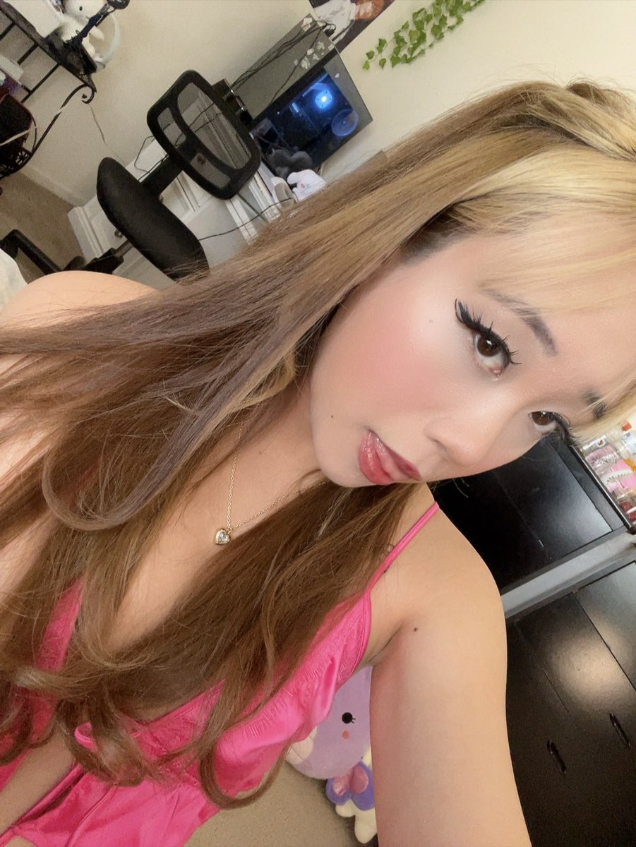 linakkumas's tweet photo. i’m just a girl 🎀 https://t.co/1lzYaIHQFW