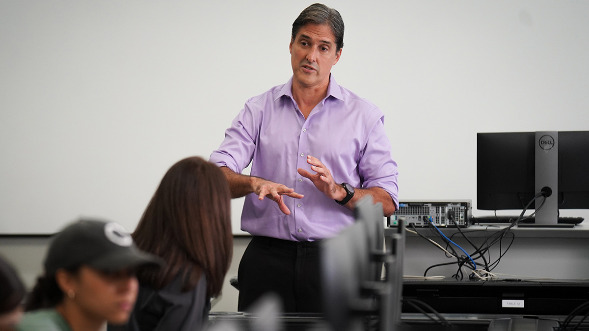 HCOB's tweet photo. @WesternMichU's supply chain management program does it again! @Gartner_inc has ranked it as a top program in the nation for 15 years in a row 🎉

Learn more about the strength 💪 of #WMU's degree: https://t.co/YYvF8D7YGU https://t.co/9WvEcDRZ4Z
