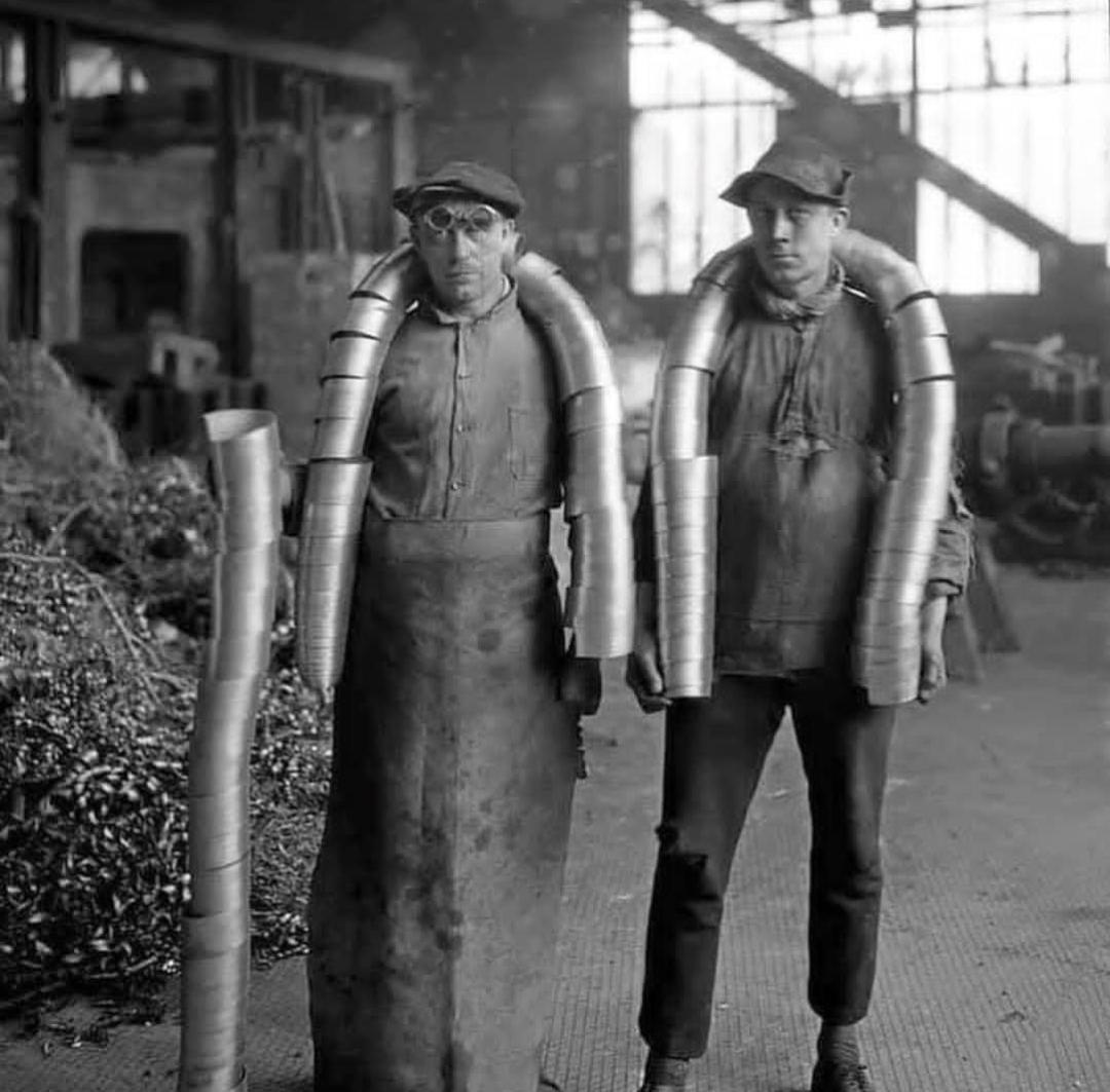 MRP_scrap's tweet photo. Ein historisches Bild. A historical picture. Una foto storica. #eisen #späne #metall #schrott #recycling #waste #management #metal #trade #sales #buy #handel #yard #steel #scrap 🇩🇪 🇦🇹 🇨🇭 🇭🇹 🇮🇹 https://t.co/vapYzrF8us