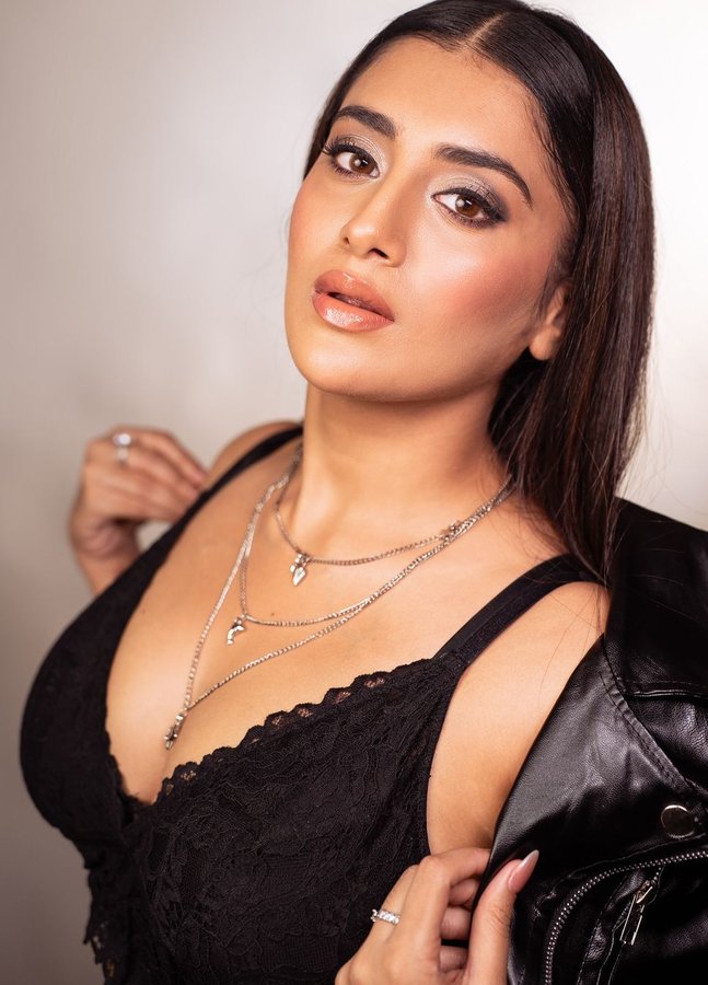 GRlQD7xXEAADj8g?format=jpg&name=900x900