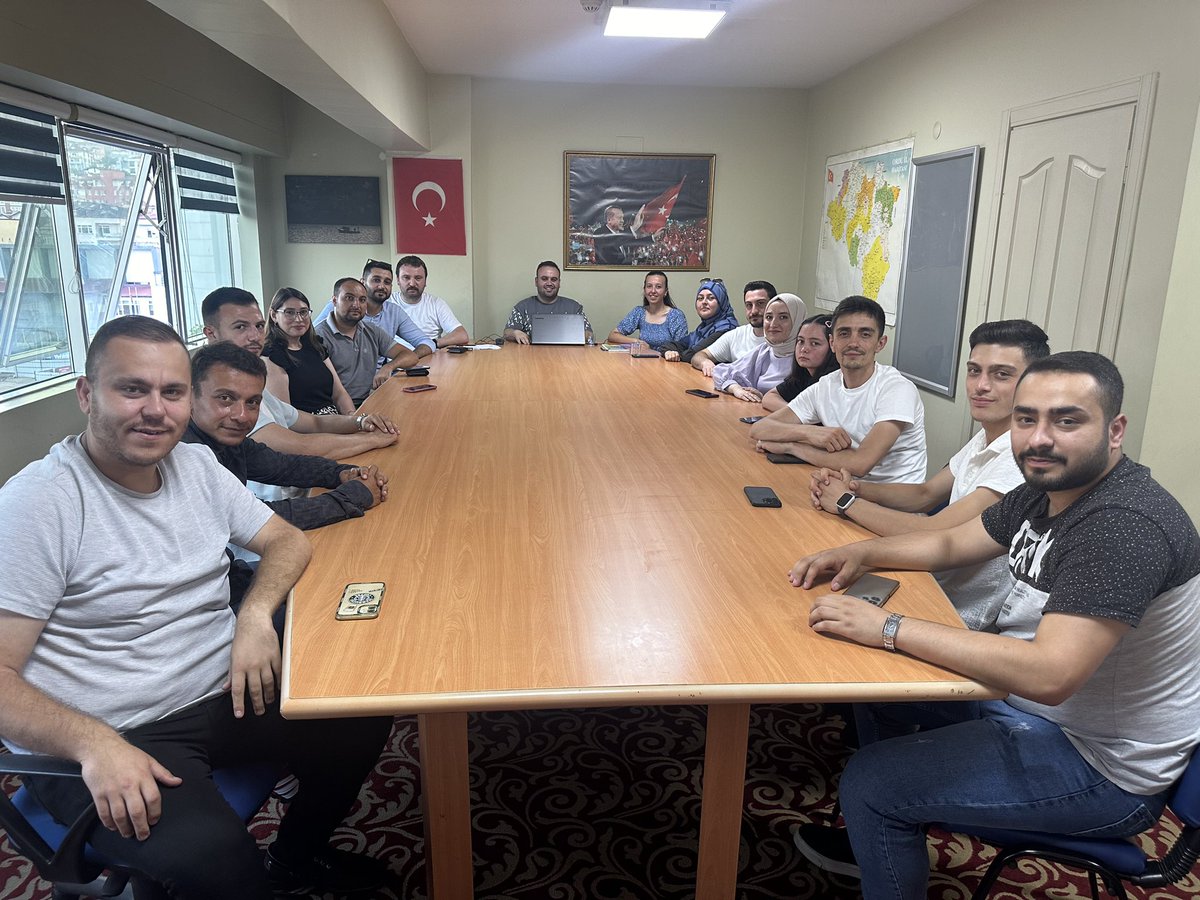 İl Gençlik Kolları Başkan Vekilimiz Sayın Muhammed Olgun Demirkol başkanlığında, AK Parti Ordu İl Gençlik Kolları Yürütme Kurulu Toplantımızı gerçekleştirdik. 

Toplantımızda alınan kararların hayırlara vesile olmasını dileriz. 

#AKParti
#AKGençlik
#AKGençlikOrdu