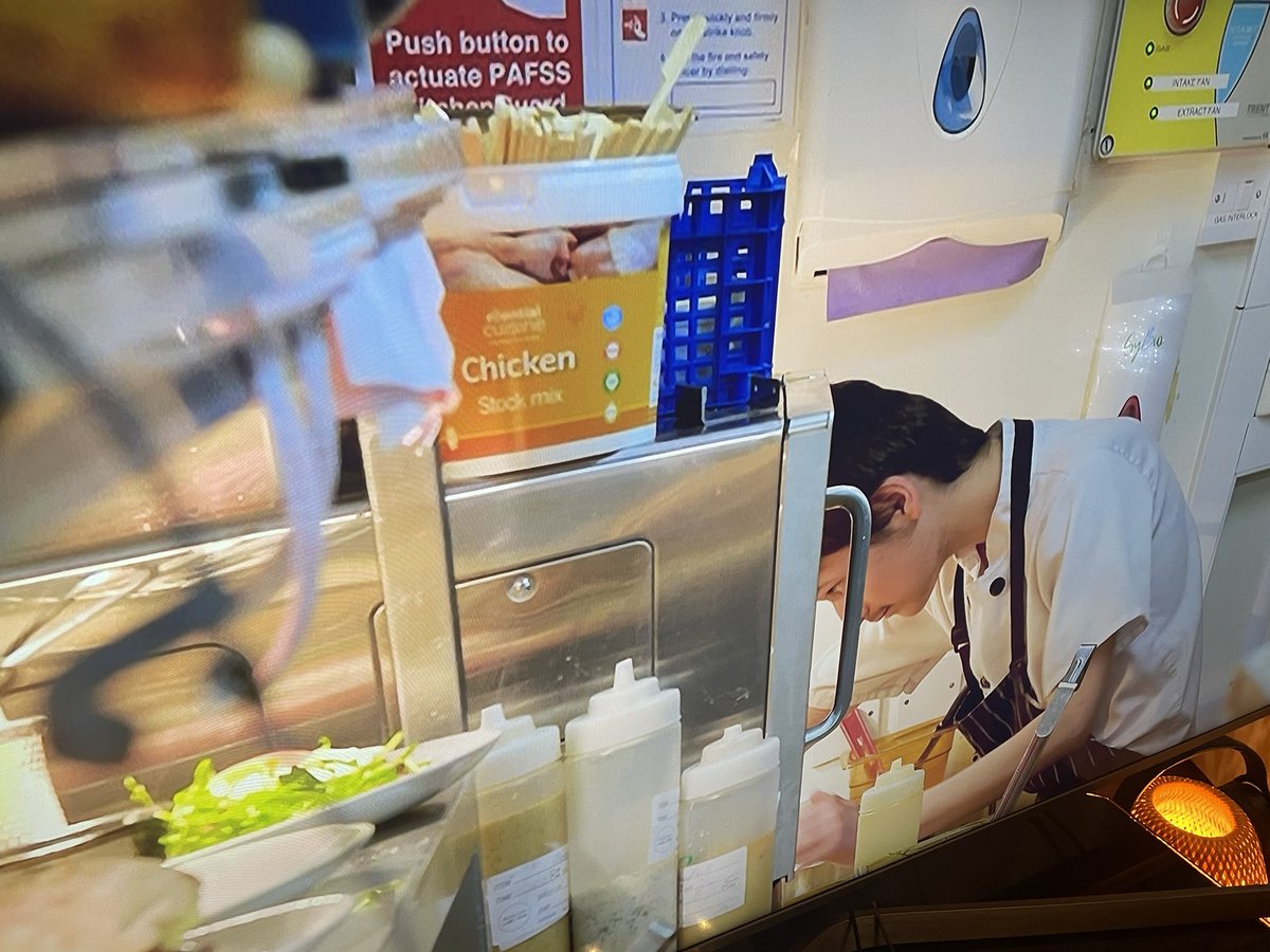 Hey 👋 <a href="/essentialcuisin/">Essential Cuisine</a> - “As seen on TV” watching #motorwayhotel .Thank you Chef - (And a brilliantly made, informative,  entertaining show on <a href="/channel5/">Edd Dawson</a> I might add) - Episode 4 offers this beauty!
#chickenstock ( #glutenfree ) - enjoy! 😋