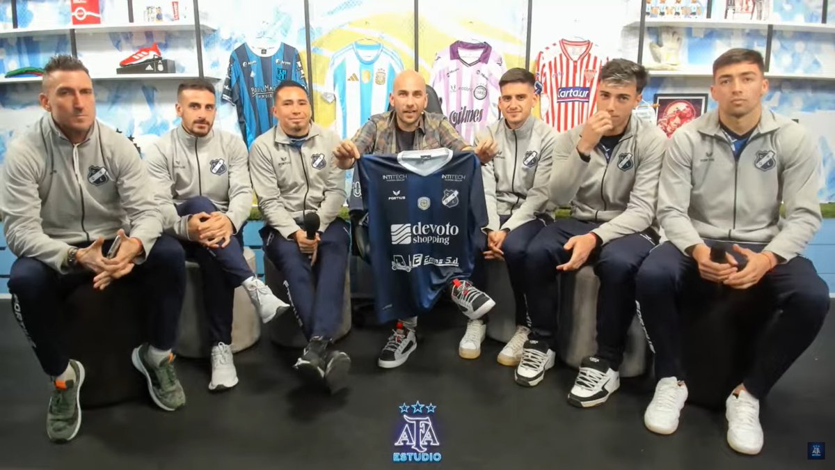 FortiusBrand's tweet photo. Indumentaria Fortius en @AFAestudio ⭐️⭐️⭐️
Junto a @cgrallamadrid ⚽️👕

#AFA #Ascenso #LAMADRID https://t.co/7vaEImgfkw