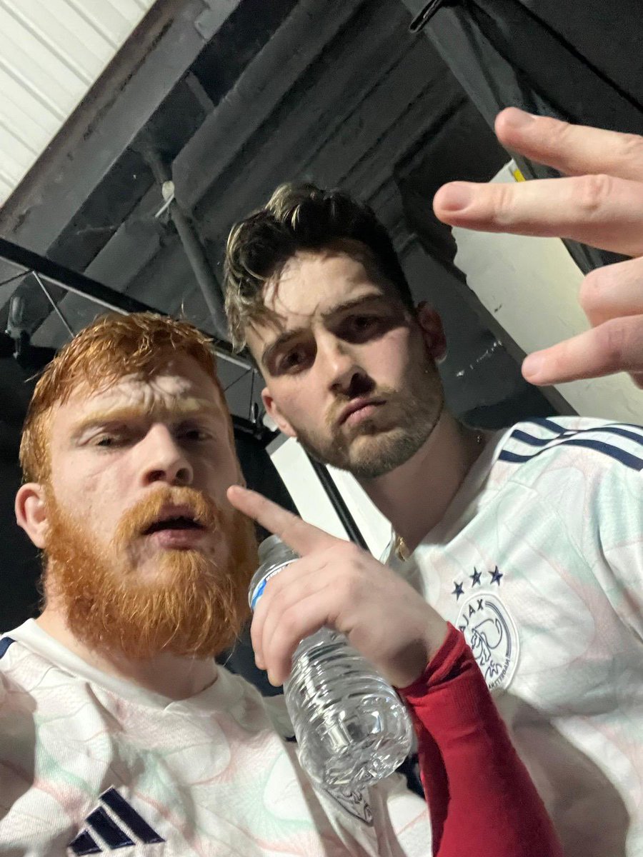 Being the nice, helpful chap that I am, I popped my mate’s phone on charge backstage for him at Kamikaze last week. 

Apparently, <a href="/EdgarAdamsPW/">Edgar Adams</a> and <a href="/NateReillyPW/">Nate Reilly</a> found it…