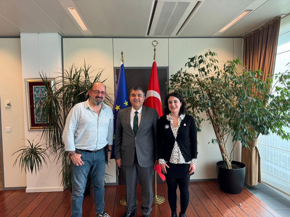 🇹🇷TC Dış Temsilciliklerine Nezaket Ziyaretleri

Prof Dr <a href="/SinanCanan/">Sinan Canan</a>, <a href="/MindHub_Edu/">Mind Hub</a>, <a href="/Turkish_GlobalS/">Turkish Global Society</a> ve European Academy of Education&amp;Research tarafından düzenlenen Avrupa başkentleri seyahatlerinde, <a href="/TC_LondraBE/">Türkiye in the UK</a>🇬🇧, <a href="/TC_LondraBK/">Türkiye in London</a>, TC Lüksemburg BE🇱🇺 ve <a href="/TC_AVBIRDT/">Türkiye at the EU</a>’yi🇪🇺 ziyaret etti