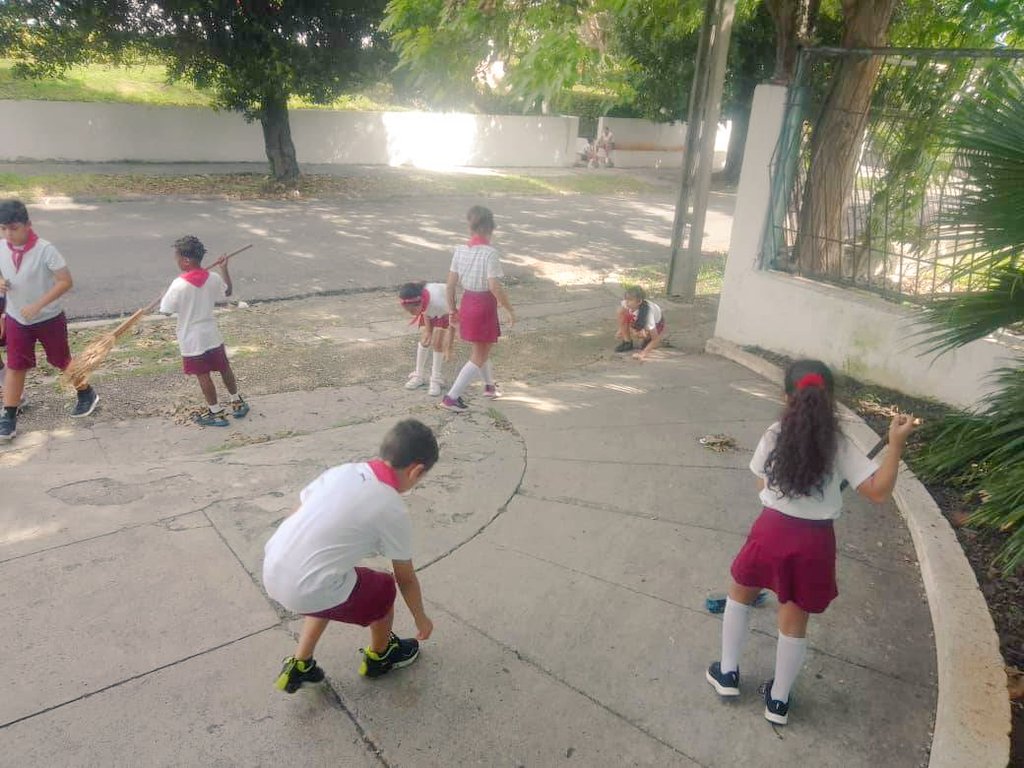 DGEducaPlaza's tweet photo. @DGEducaPlaza
INSTITUCIONES  Educativas, en la activación de Las Fuerzas  de Acción Pioneril (FAPI).
#ModoVerano  en #LaHabanaViveEnMí

#EducaLaHabana
@CubaMined https://t.co/al6GGr1mUa