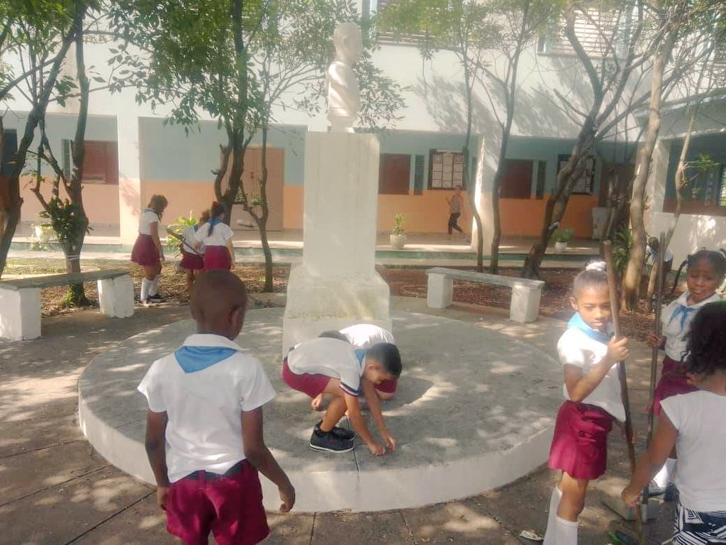 DGEducaPlaza's tweet photo. @DGEducaPlaza
INSTITUCIONES  Educativas, en la activación de Las Fuerzas  de Acción Pioneril (FAPI).
#ModoVerano  en #LaHabanaViveEnMí

#EducaLaHabana
@CubaMined https://t.co/al6GGr1mUa