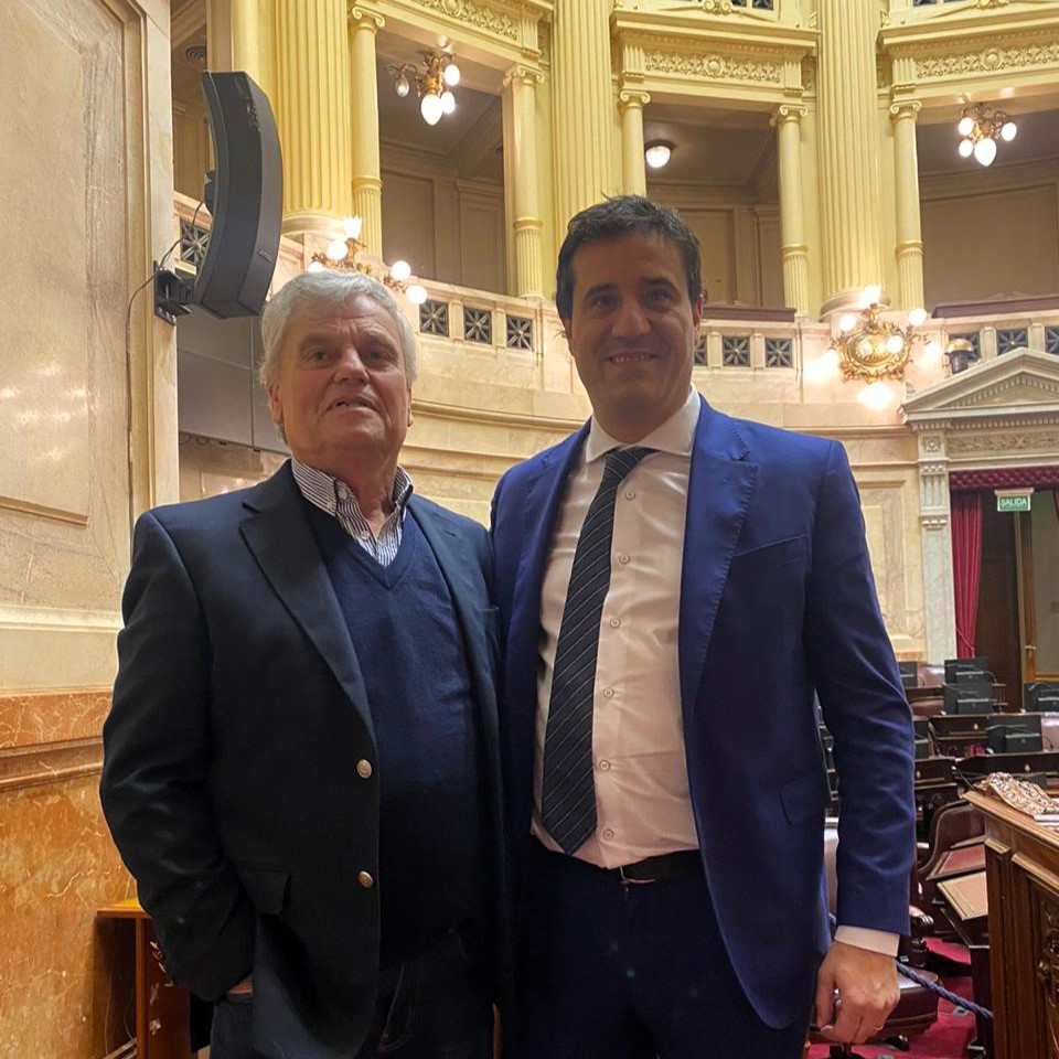 Junto a <a href="/MaxiAbad/">Maxi Abad</a> buscamos destrabar la entrega de medicamentos de altísimo costo a pacientes que carecen de cobertura y están en situación de vulnerabilidad social. Son personas que tienen que recibir atención de la dirección de Asistencia Directa por Situaciones Especiales.