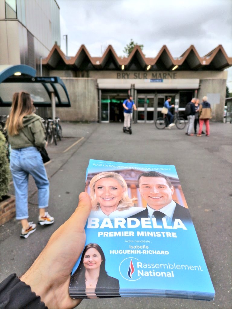 GabrielDurandRN's tweet photo. Ce matin, avec le @RNational94_Off
, tractage et boîtage à #BrySurMarne.
➡️ "On va gagner le 7 juillet" : des électeurs déterminés à donner une majorité absolue au @RNational_off et @J_Bardella pour débloquer la #France.
#circo9405 #legislatives2024    #BardellaPremierMinistre https://t.co/xZveRvfNnx