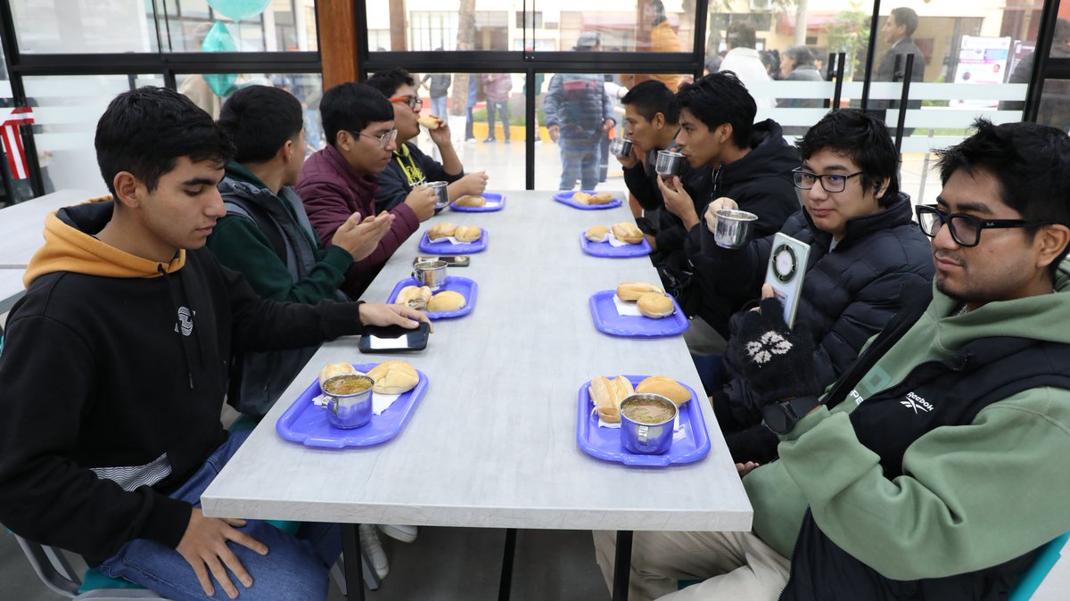 UNFVoficial's tweet image. Los estudiantes villarrealinos cuentan con el servicio de alimentación en los comedores de las diferentes sedes UNFV, con desayuno de manera gratuita y el almuerzo y la cena al costo de un sol.
Ver más aquí → bit.ly/3VSDtr3
#UNFV #OCBU #Comedores #Estudiantes #Lukeo