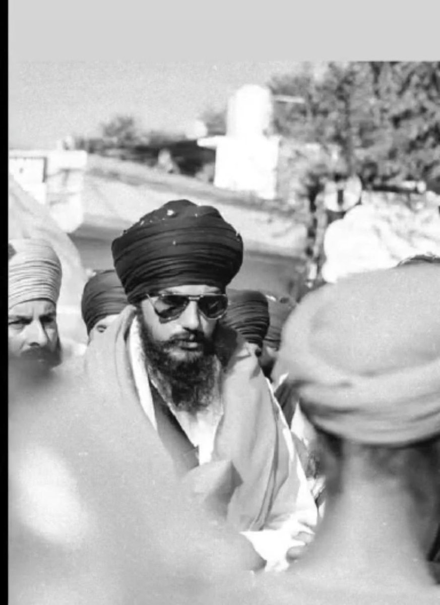 ਬਰਨੋਲ ਤੇ ਖਾਖੀ ਗੋਲੀਆਂ ਦਾ ਸਟੋਕ ਜਮਾ ਕਰ ਲਾਓ ਓਹਨੇ ਸੋਂਹ  ਚਕ k ਮੁੜ ਜਾਣਾ ਪਰ ਆਪਾ ਨੂੰ ਕਈ ਦਿਨ  ਡੋਜ਼ ਵੰਡਣੀ ਪੈਣੀ  🤭ਕਿਉਂ ਕੇ ਓਹਨੇ ਸੋਂਹ  ਨੀ ਇਹਨਾਂ ਦੇ ਤਾਰੇ ਮੀਰੇ ਆਲੇ ਤੇਲ ਦਾ ਫੁੰਬਾਂ ਦੇ k ਜਾਣਾ 😝 😂😂