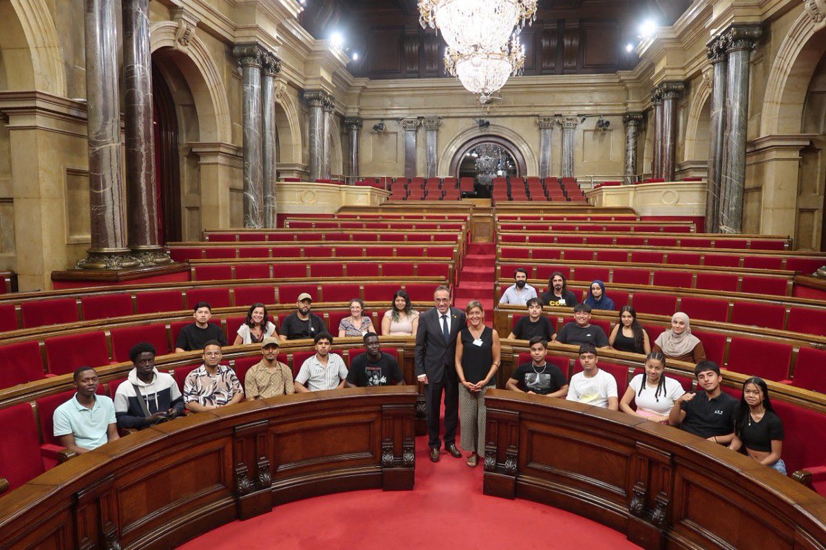 Josep Rull i Andreu (@joseprull) on Twitter photo A la visita al <a href="/casalinfants/">Casal dels Infants</a> em vaig comprometre a fer del <a href="/parlamentcat/">Parlament de Catalunya</a> un aliat en la valuosa feina que fan, acompanyant joves i adolescents en situació de vulnerabilitat.
Avui he pogut parlar en profunditat amb vint nois i noies del centre que tenen al Raval de Barcelona. A la visita al <a href="/casalinfants/">Casal dels Infants</a> em vaig comprometre a fer del <a href="/parlamentcat/">Parlament de Catalunya</a> un aliat en la valuosa feina que fan, acompanyant joves i adolescents en situació de vulnerabilitat.
Avui he pogut parlar en profunditat amb vint nois i noies del centre que tenen al Raval de Barcelona.