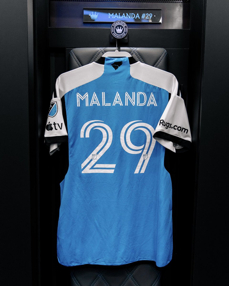 On Wednesdays, we wear p̷i̷n̷k̷ 𝐁𝐋𝐔𝐄 🔵

#ForTheCrown