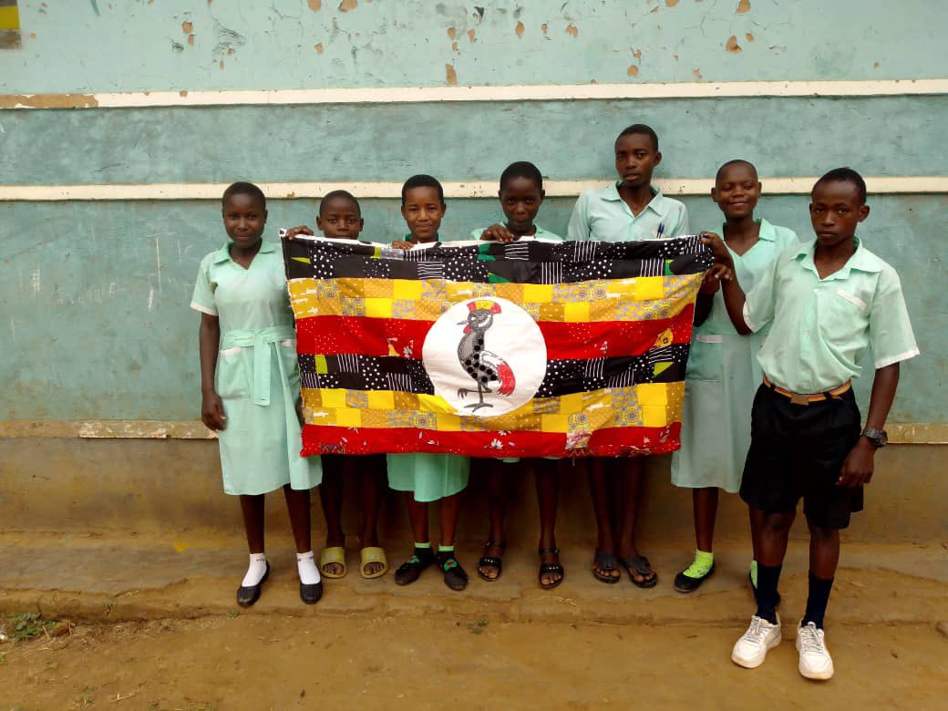 RinglandPrimary's tweet photo. Great to see Sewing Club’s quilted blanket out in Uganda. The school really appreciated the gift and their new sewing machine will help them with their own creations, now. 🇺🇬🫶🏻🏴󠁧󠁢󠁷󠁬󠁳󠁿 https://t.co/CmhU20FdPg