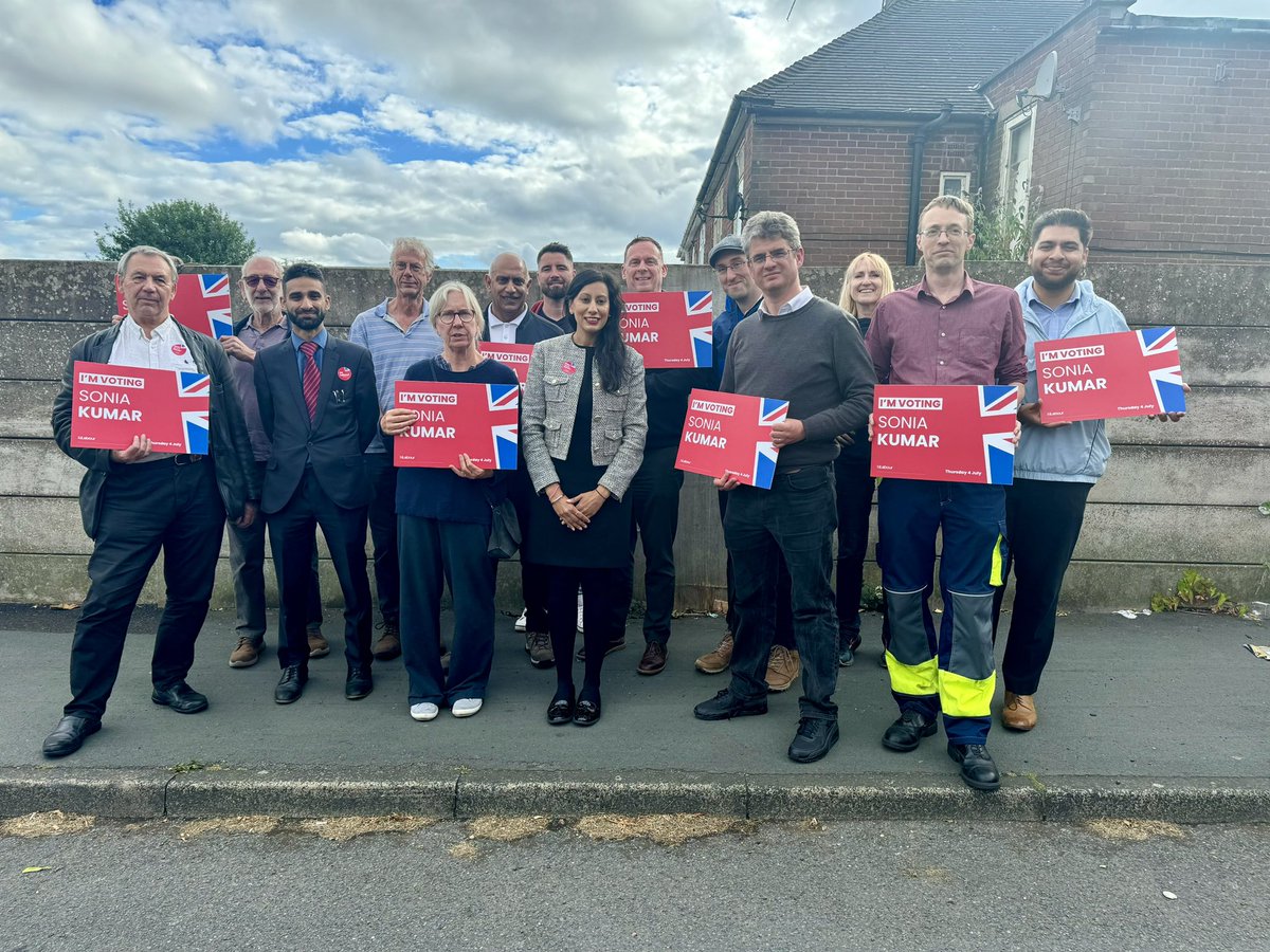 Fantastic turn out this evening to get @_SoniaKumar elected as the first woman MP in the Dudley constituency. Thank you to everyone who has helped so far and hope to see many of you tomorrow <a href="/QUnited91/">Cllr Qasim Mughal (Mughalculator)</a> <a href="/DudleyCllrJudy/">Judy Foster</a> and friends <a href="/WMLabour/">West Midlands Labour</a> <a href="/UKLabour/">The Labour Party</a>