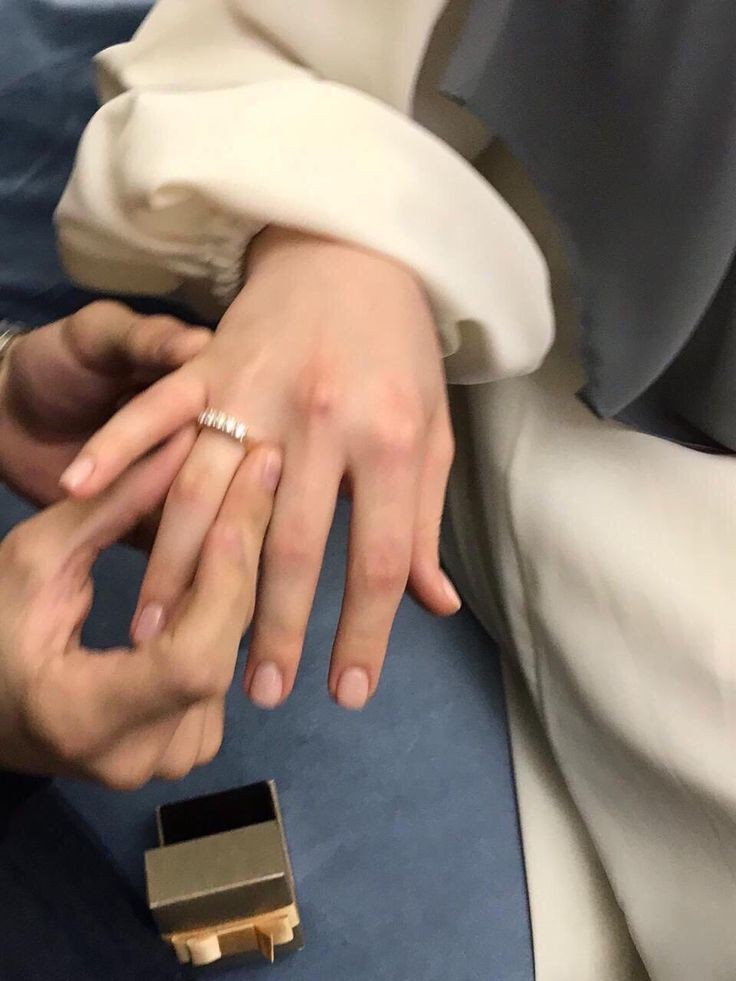 Hands couple (@1pics_) on Twitter photo 