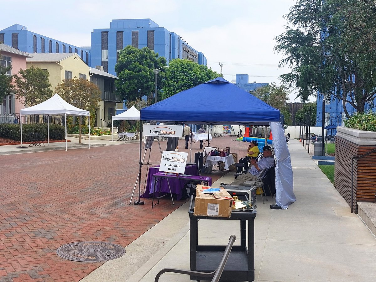 GrowingupinSCN's tweet photo. L.A. has more Scientologists than any other city. This was the attendance at their permitted street-closure event on L. Ron Hubbard Way in Hollywood on Saturday. Scientology is in free fall. https://t.co/0EtUVDZoLW