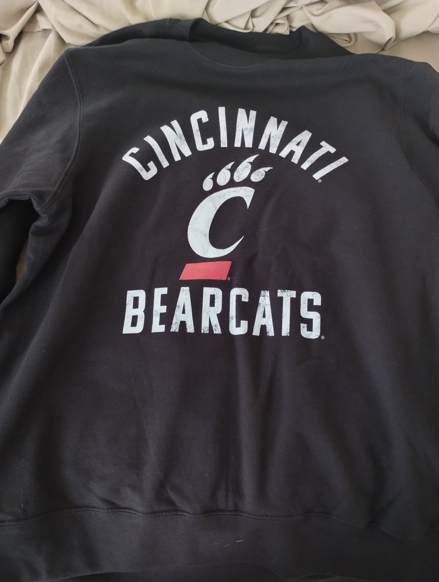 booksh_blackcat's tweet photo. Also bought myself a gift while in Cincinnati! I have no good reason to be a Bearcats fan, but I've always liked them 🤷🏻‍♀️ #cincinnatibearcats #Big12FB https://t.co/avNIF4fZwW
